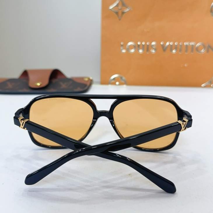 Picture of Louis Vuitton Sunglasses _SKUfw76771344fw